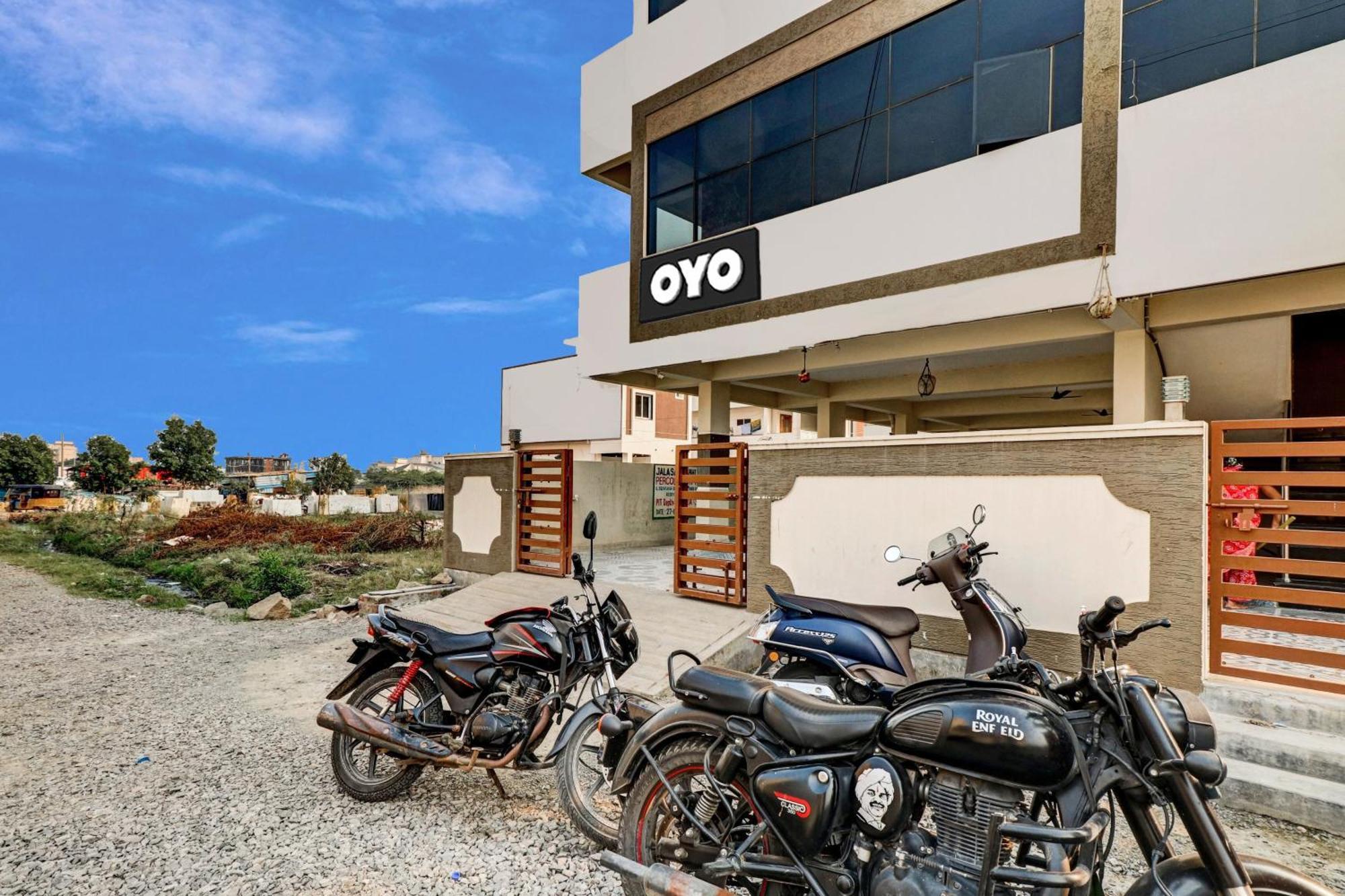 Oyo Vnr Convention Hotel Guntúr Kültér fotó